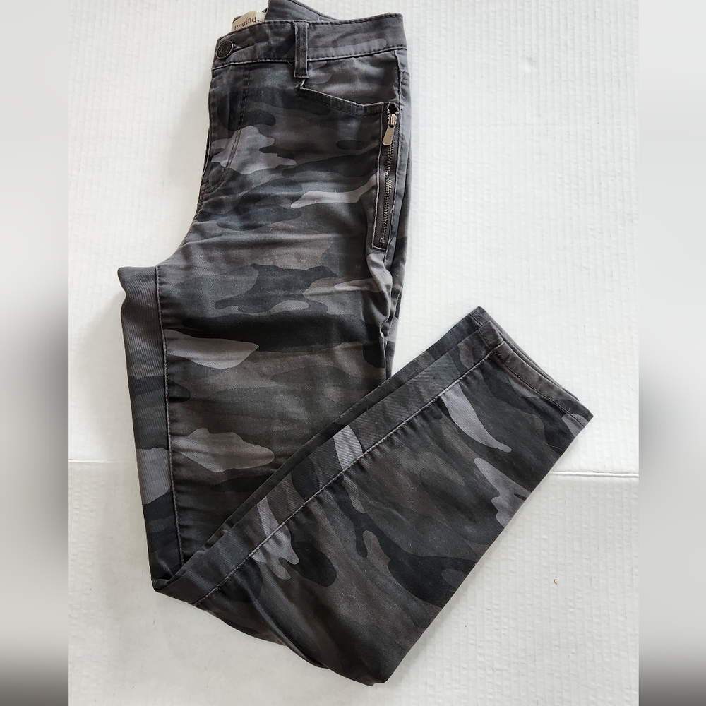 Rewind Junior's Camouflage Skinny Jeans Size 5